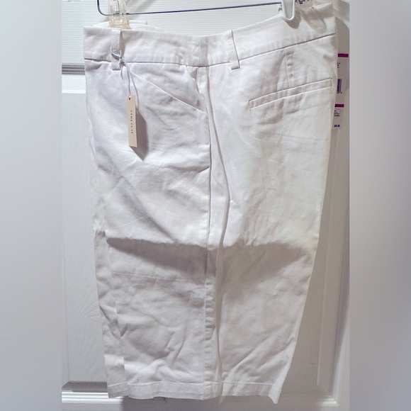 Jones New York WHITE Stretch shorts 16w NWT - Picture 2 of 7